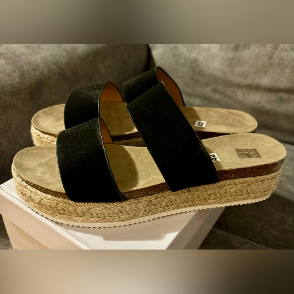 NIB size 10 sandals